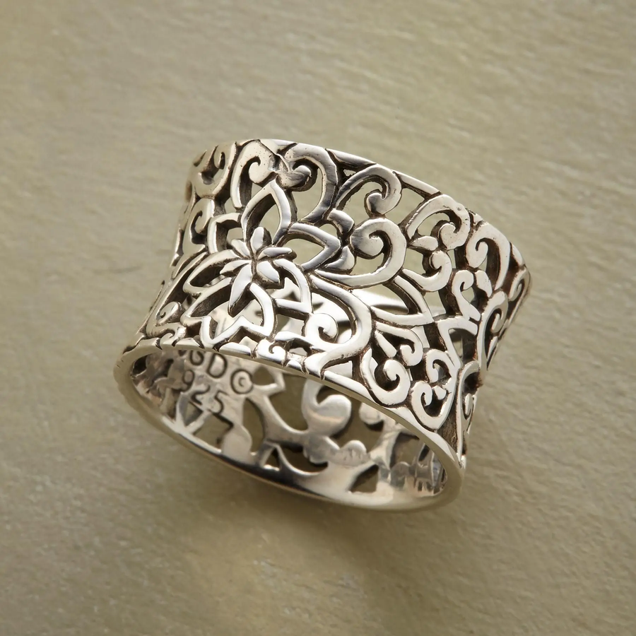 Elegant Vintage Silver Hollow Ring
