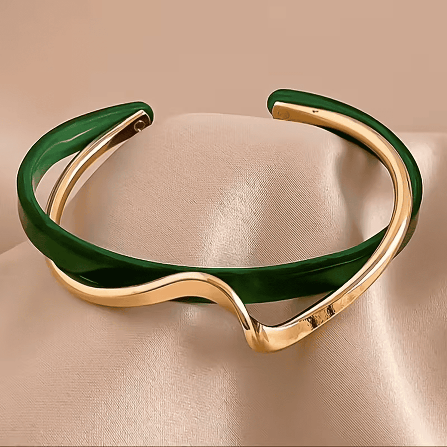 Elegant Emerald Green Wave Bracelet